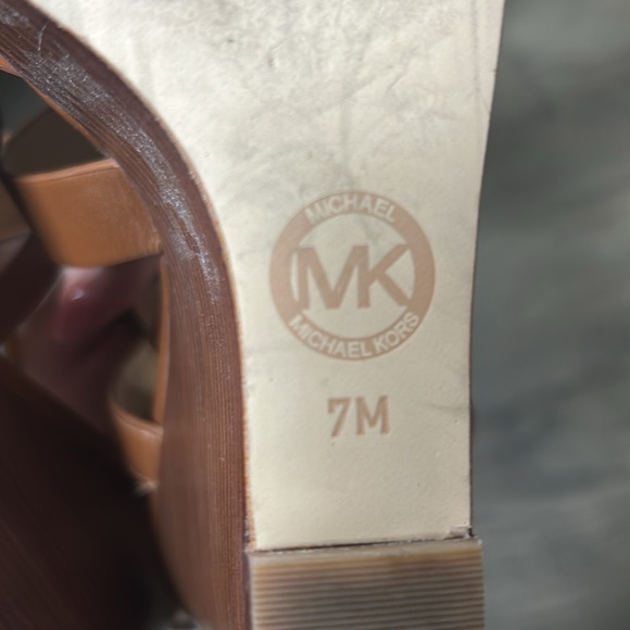 EUC Michael Kors brown leather wedges size 7 - Picture 4 of 8